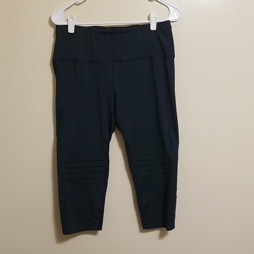 Oiselle Black Athletic Leggings Yoga Workout Capri Pants Athleisure Running 10